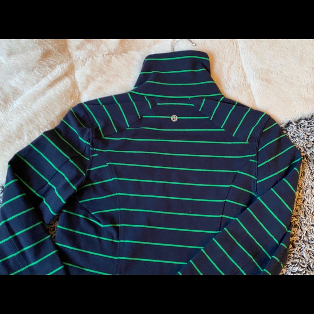 SOLD- Lululemon Asana Activewear Jacket Size 4 - Picture 3 of 3